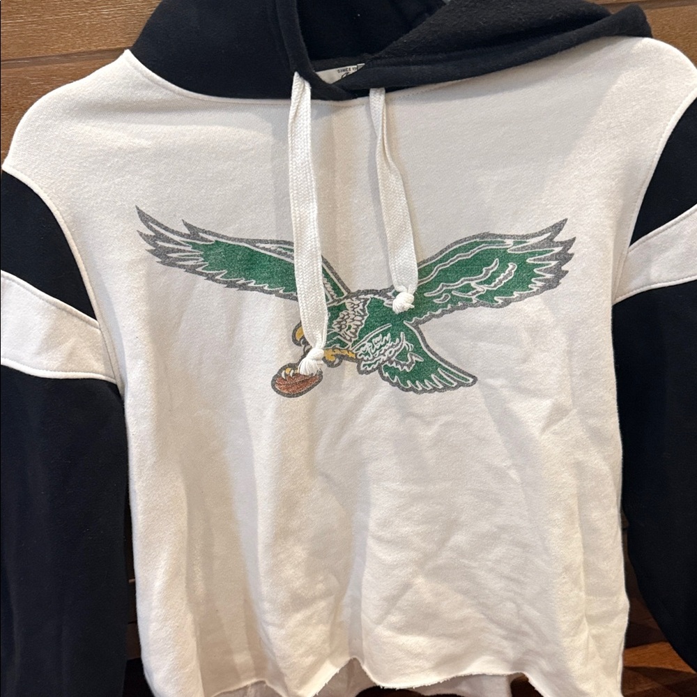 Philadelphia Eagles Women’s Cropped Hoodie - Junk Food Clothing